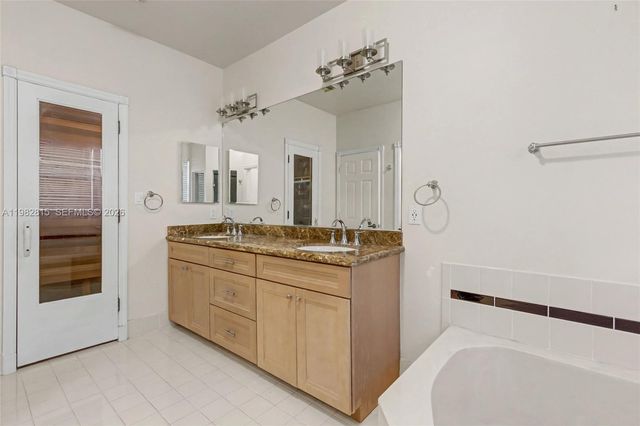 1560 Seagrape Way, Hollywood, FL 33019