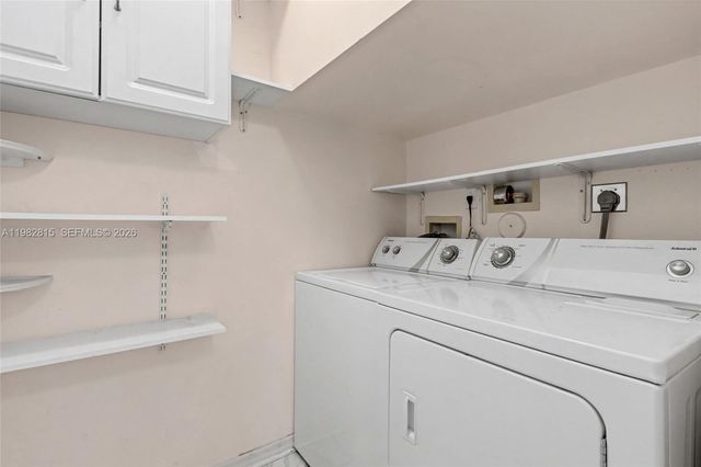 1560 Seagrape Way, Hollywood, FL 33019