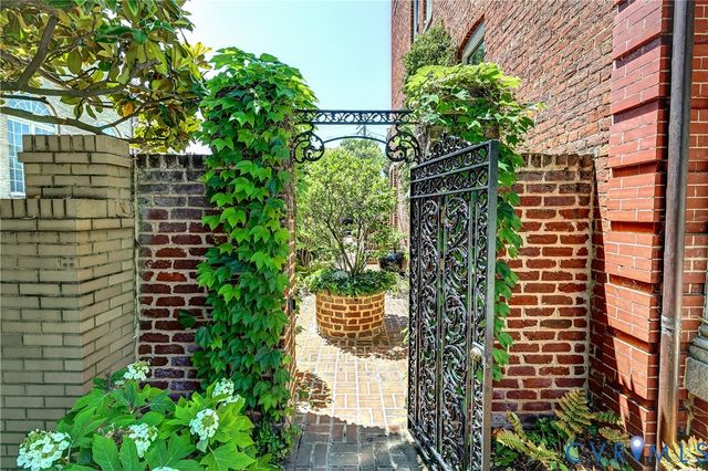 2209 Monument Ave, Richmond, VA 23220