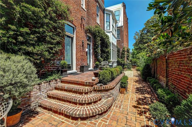 2209 Monument Ave, Richmond, VA 23220