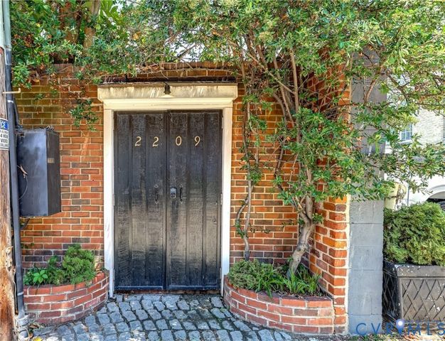 2209 Monument Ave, Richmond, VA 23220