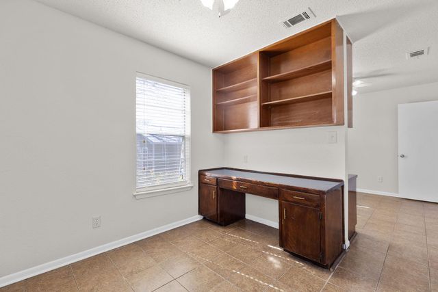 81 Family CIR, Hutto, TX 78634