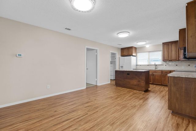 81 Family CIR, Hutto, TX 78634