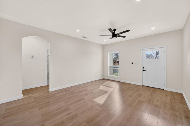 2112 W 13th Avenue, Corsicana, TX 75110