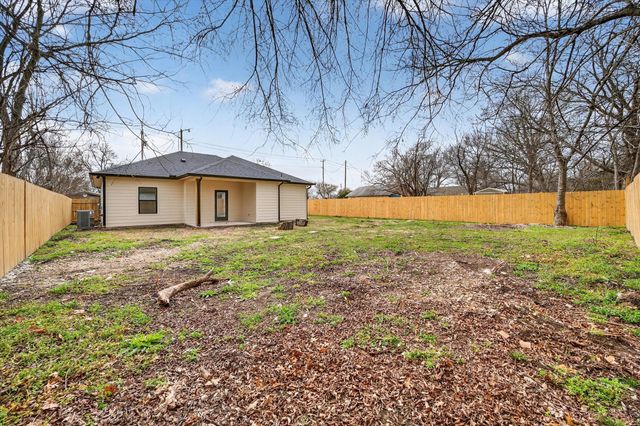 2112 W 13th Avenue, Corsicana, TX 75110