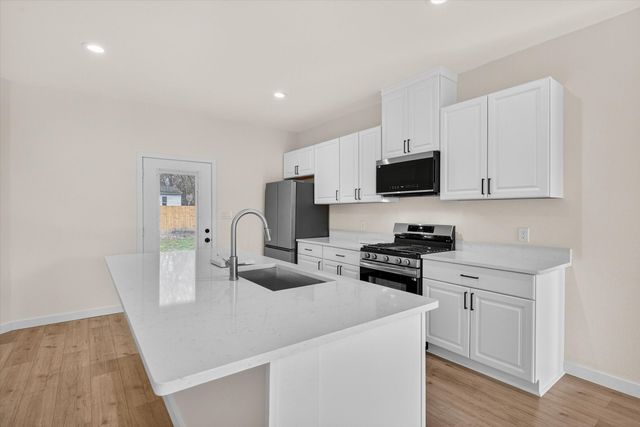 2112 W 13th Avenue, Corsicana, TX 75110