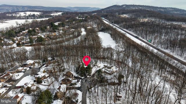 27 EAGLE LN, Reading, PA 19607