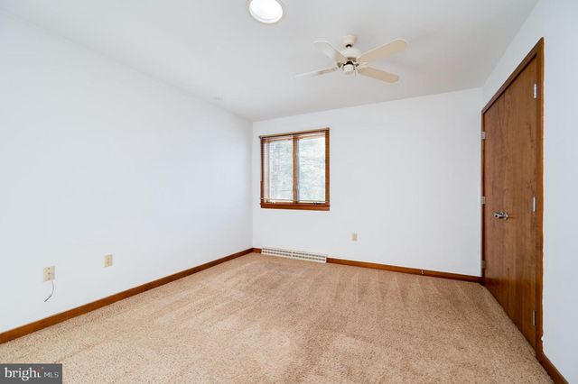 27 EAGLE LN, Reading, PA 19607