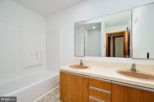 27 EAGLE LN, Reading, PA 19607