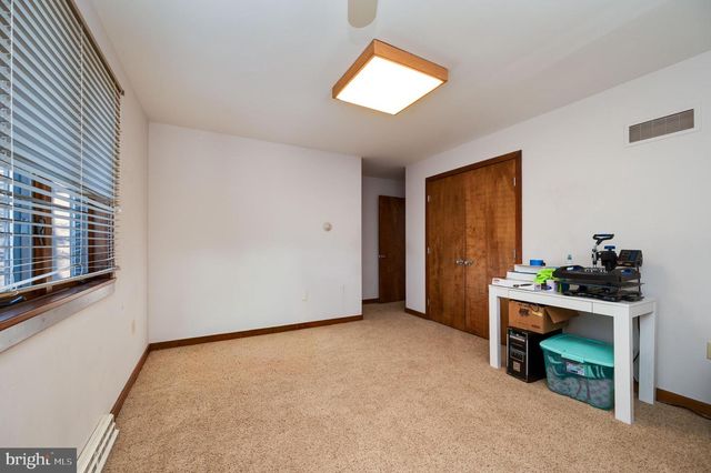 27 EAGLE LN, Reading, PA 19607