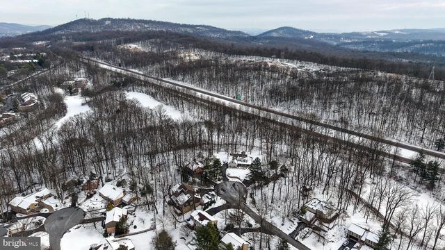 27 EAGLE LN, Reading, PA 19607