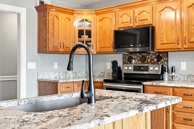 219 Blackberry Cir, Mt Washington, KY 40047