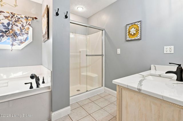 219 Blackberry Cir, Mt Washington, KY 40047