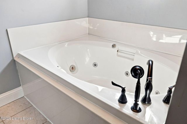 219 Blackberry Cir, Mt Washington, KY 40047