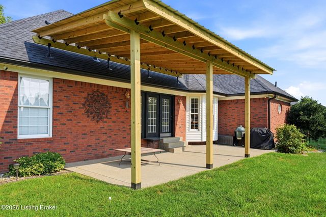 219 Blackberry Cir, Mt Washington, KY 40047