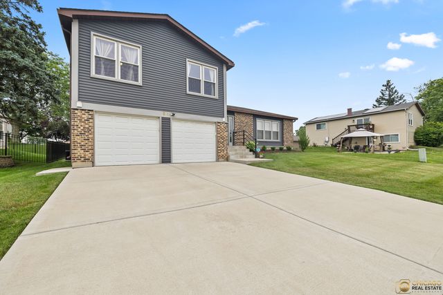 51 W Stevenson Drive, Glendale Heights, IL 60139