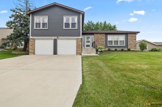 51 W Stevenson Drive, Glendale Heights, IL 60139