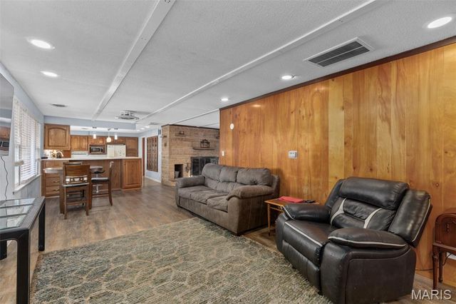 20267 Tall Timber Road, Staunton, IL 62088