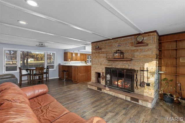 20267 Tall Timber Road, Staunton, IL 62088