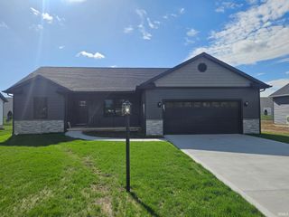 365 E Country Lane, Shipshewana, IN 46565