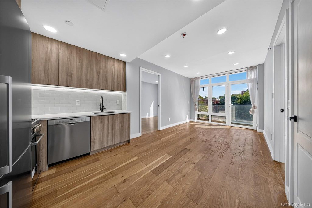 14617 Northern Boulevard 2A, Flushing, NY 11354 — photo 3