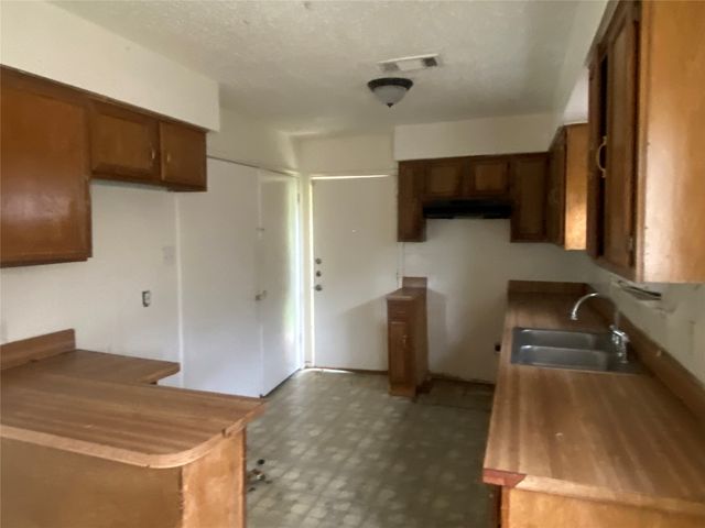 2666 Kellogg Avenue, Dallas, TX 75216