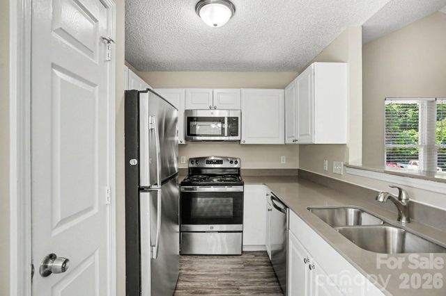 1610 Forest Stream Court, Charlotte, NC 28213