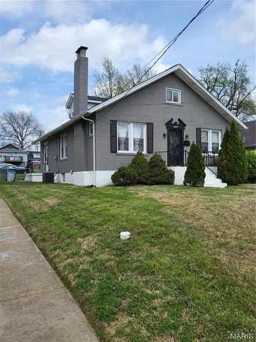 8975 Burton Avenue, Overland, MO 63114