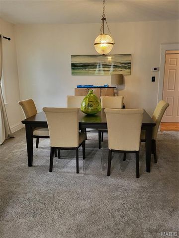 8975 Burton Avenue, Overland, MO 63114