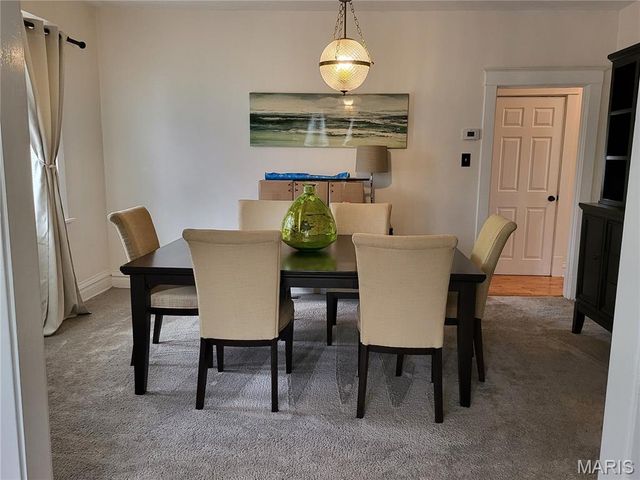 8975 Burton Avenue, Overland, MO 63114