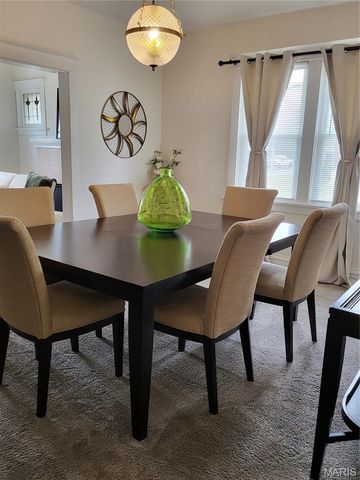 8975 Burton Avenue, Overland, MO 63114