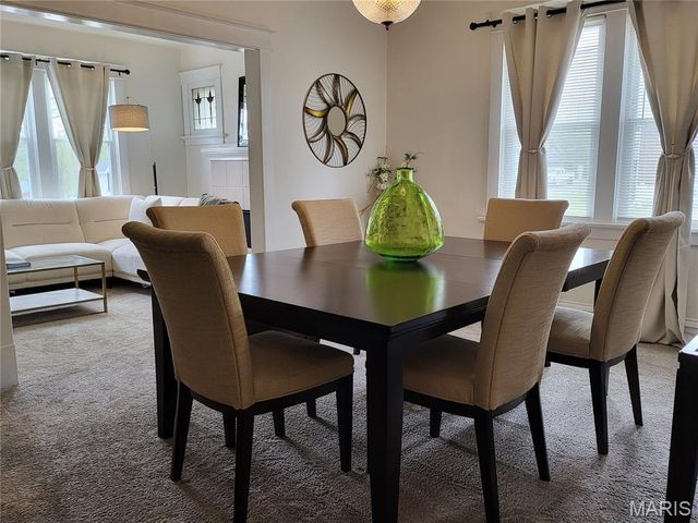 8975 Burton Avenue, Overland, MO 63114