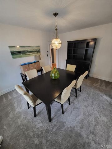 8975 Burton Avenue, Overland, MO 63114