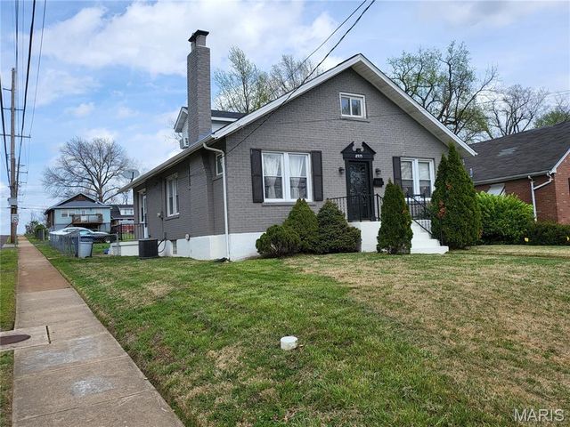 8975 Burton Avenue, Overland, MO 63114