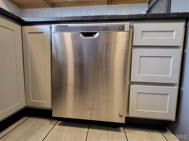 8975 Burton Avenue, Overland, MO 63114