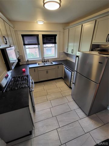 8975 Burton Avenue, Overland, MO 63114