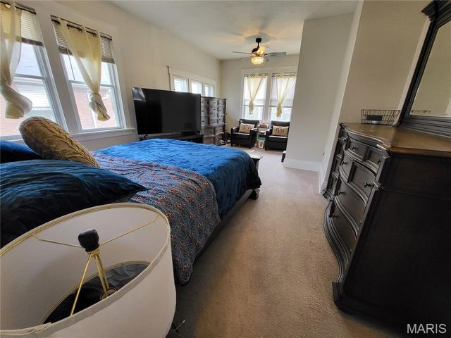 8975 Burton Avenue, Overland, MO 63114