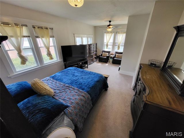 8975 Burton Avenue, Overland, MO 63114