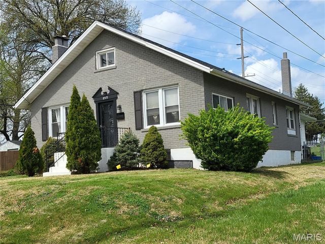 8975 Burton Avenue, Overland, MO 63114