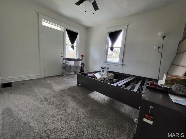 8975 Burton Avenue, Overland, MO 63114