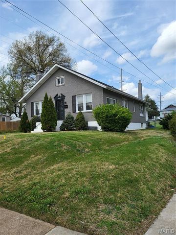 8975 Burton Avenue, Overland, MO 63114