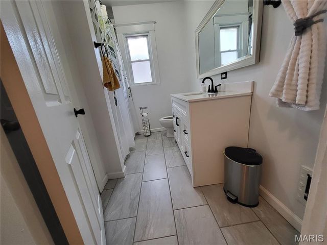 8975 Burton Avenue, Overland, MO 63114