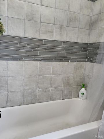 8975 Burton Avenue, Overland, MO 63114