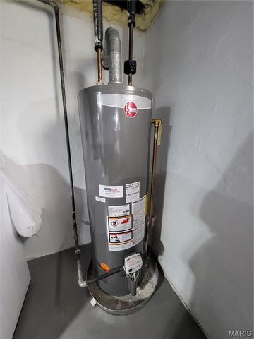 8975 Burton Avenue, Overland, MO 63114