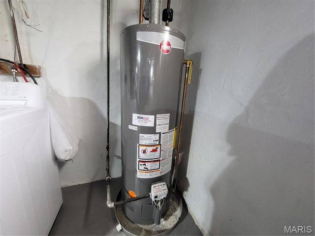 8975 Burton Avenue, Overland, MO 63114