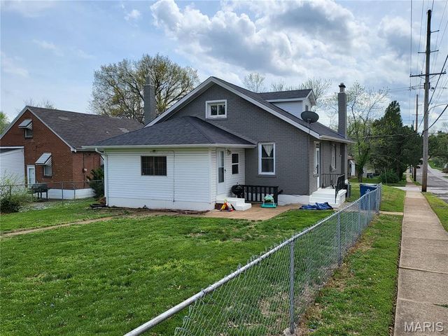 8975 Burton Avenue, Overland, MO 63114