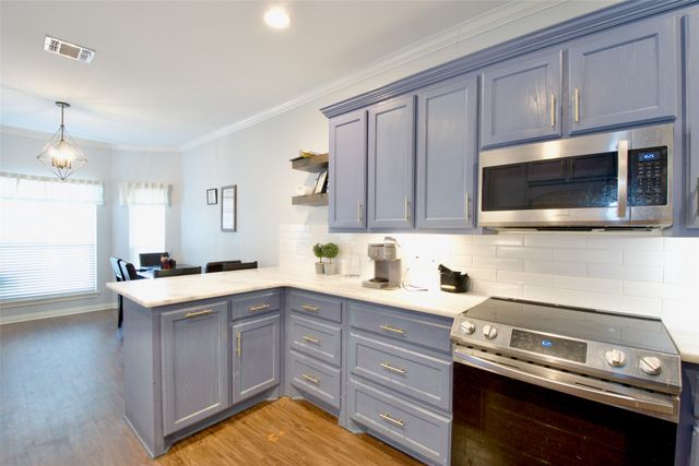 717 Oakmont Drive, Hewitt, TX 76643