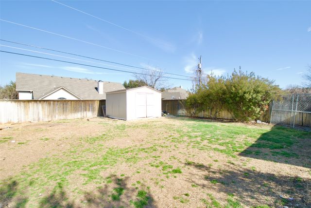 717 Oakmont Drive, Hewitt, TX 76643