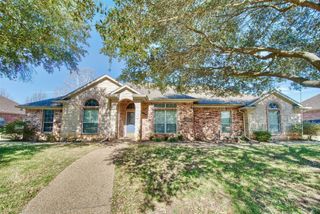 717 Oakmont Drive, Hewitt, TX 76643
