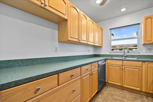 220 COUNTRY Lane B, Boynton Beach, FL 33435